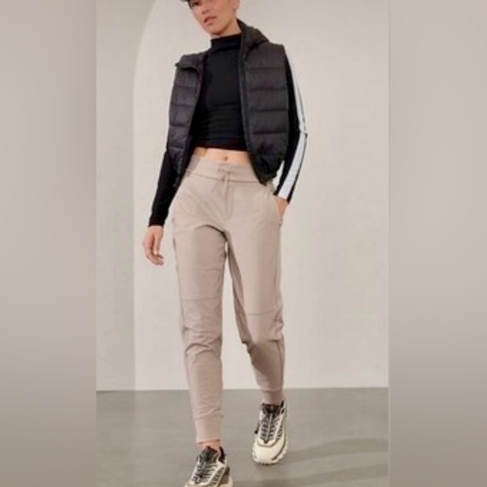Athleta Headlands Hybrid Trek Taupe Joggers